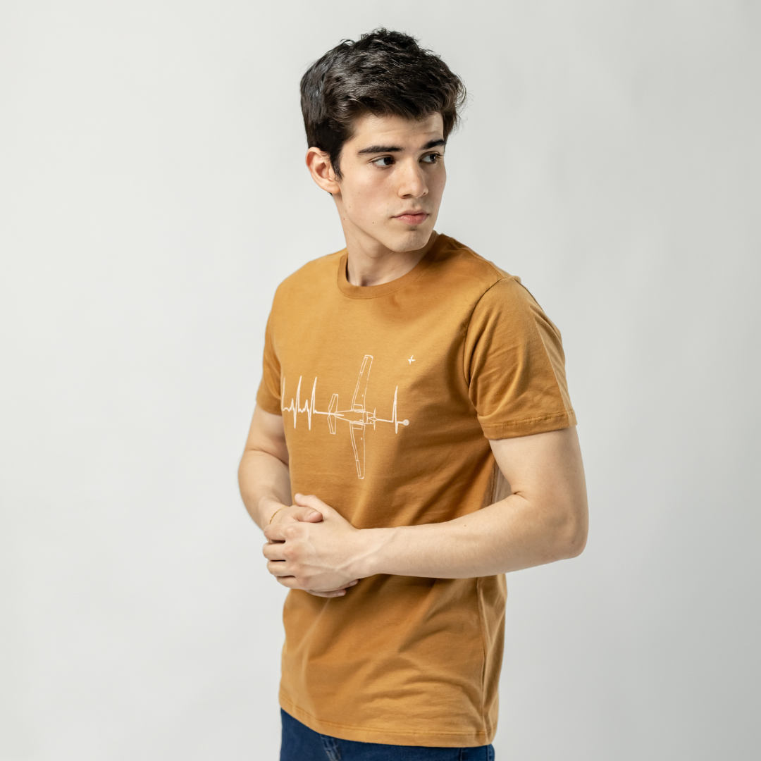 Remera Baco Confort Estampa Avión