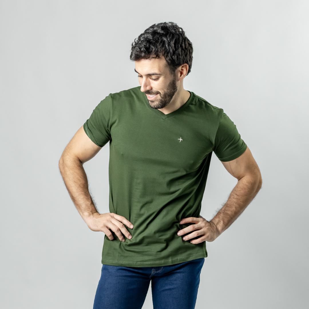 Remera Baco Orión Cuello V