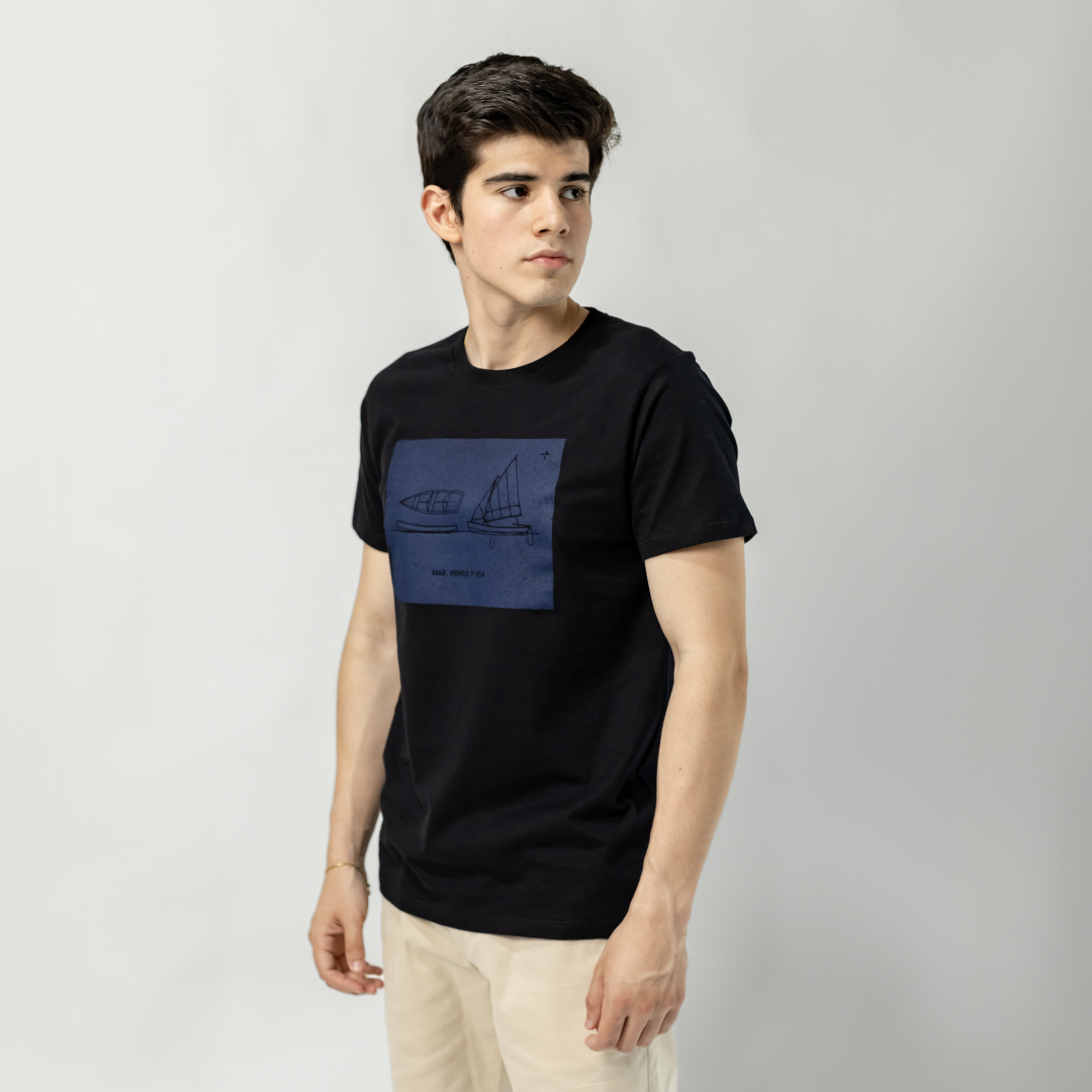 Remera Baco Confort Estampa Barco