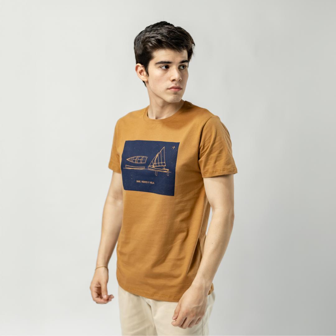 Remera Baco Confort Estampa Barco