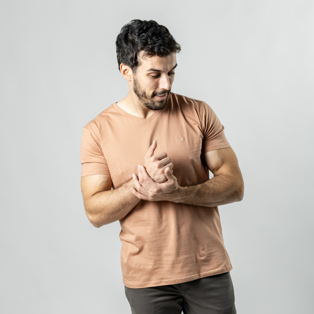 Remera Baco Orión Cuello V