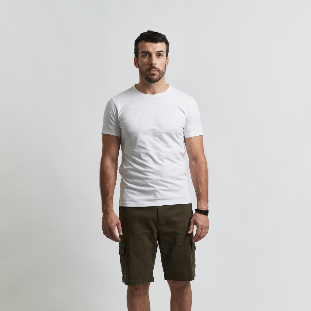 Remera Essential con bordado en pecho regular fit