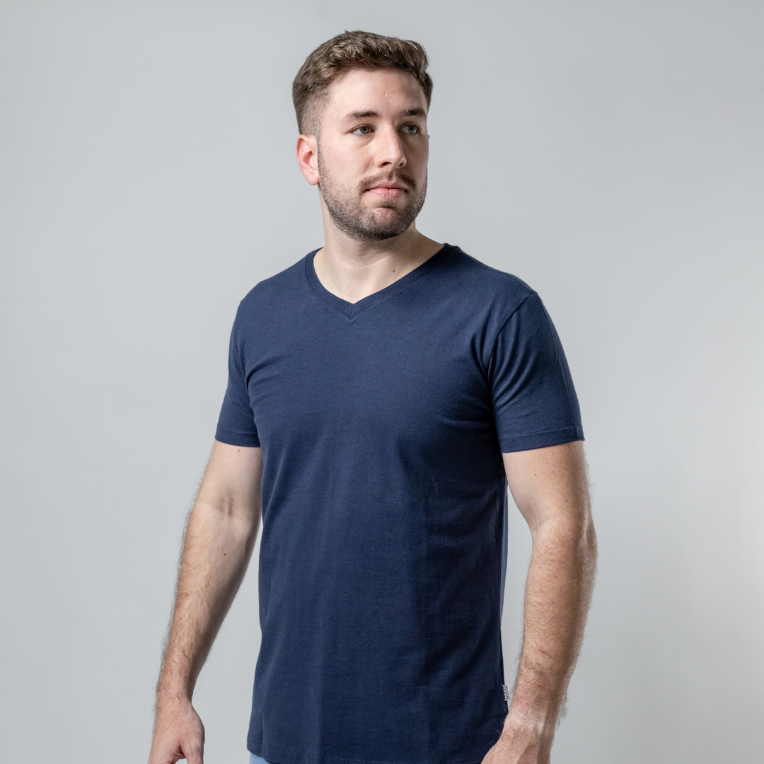Remera cuello en V confort