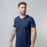 Remera cuello en V confort