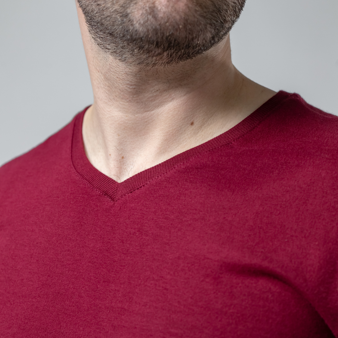 Remera cuello en V confort