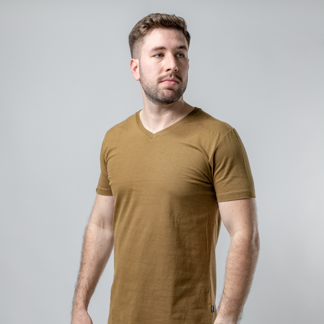 Remera cuello en V confort