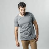 Remera Baco Orión Cuello V