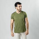 Remera Baco Orión Cuello V