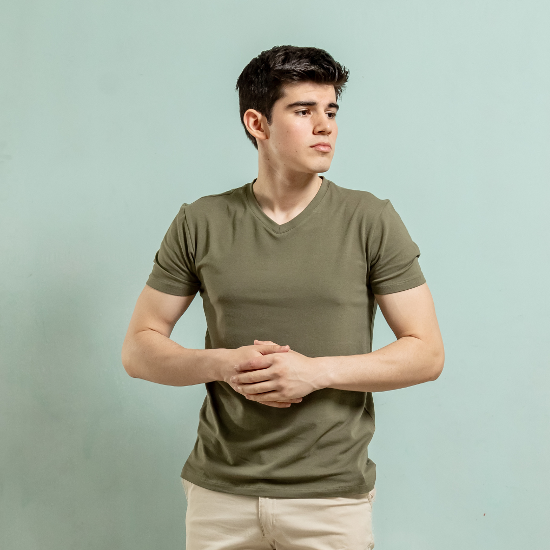 Remera  Baco Alquimia Cuello V 2025