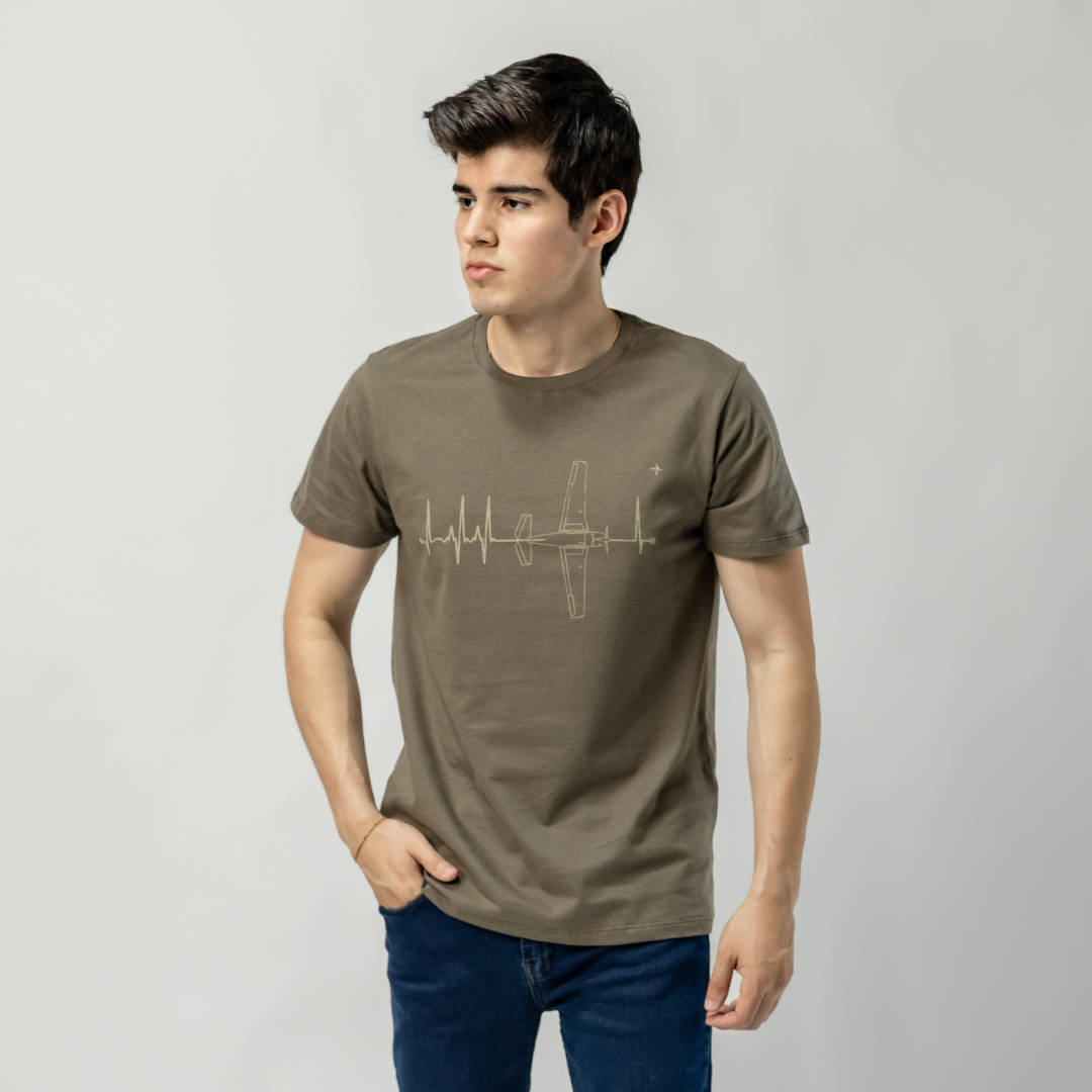 Remera Baco Confort Estampa Avión