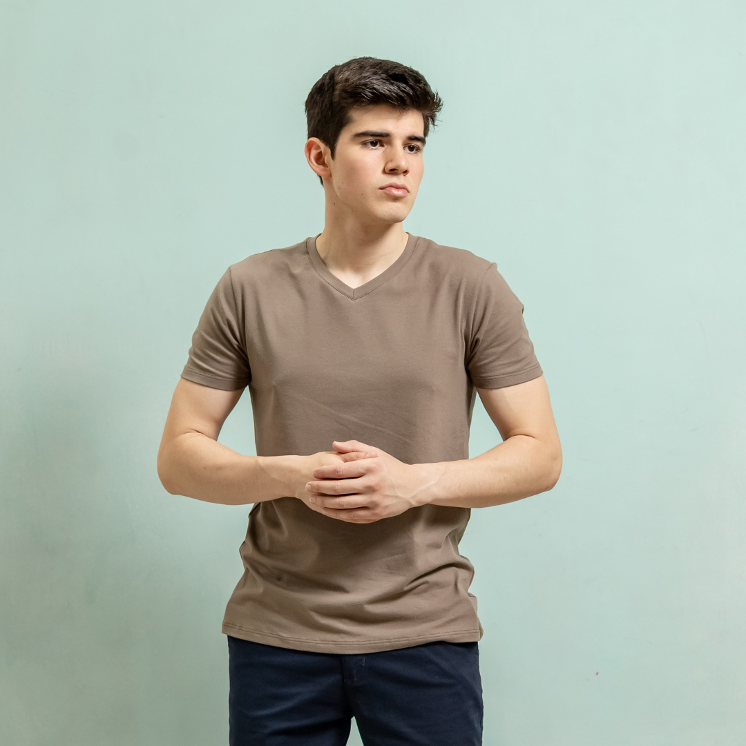 Remera  Baco Alquimia Cuello V 2025