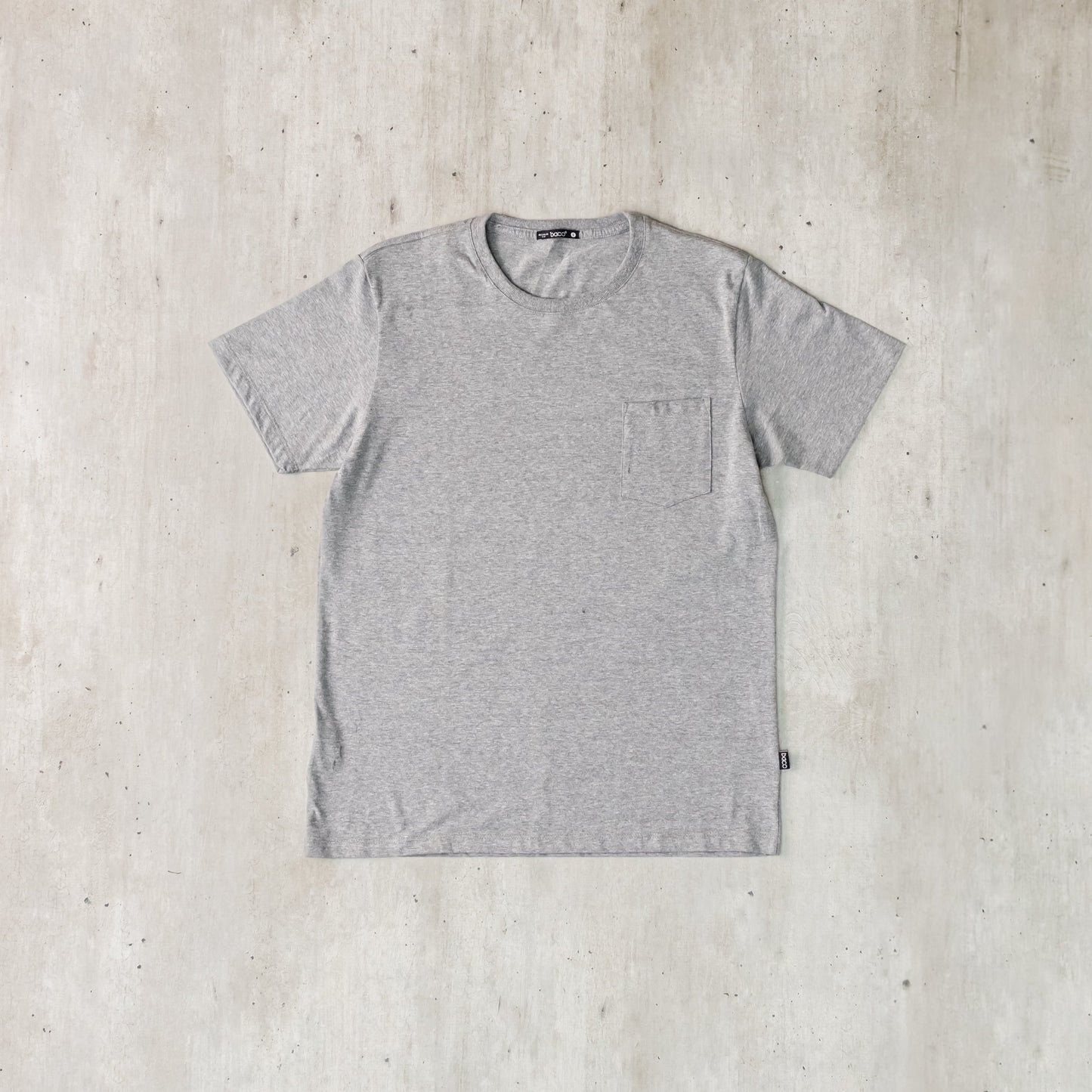 Remera Baco Básica Regular Fit c/Bolsillo