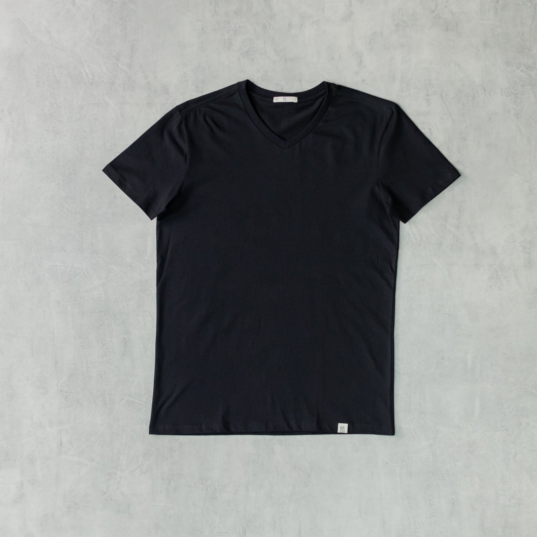 Remera Baco Básica Cuello V