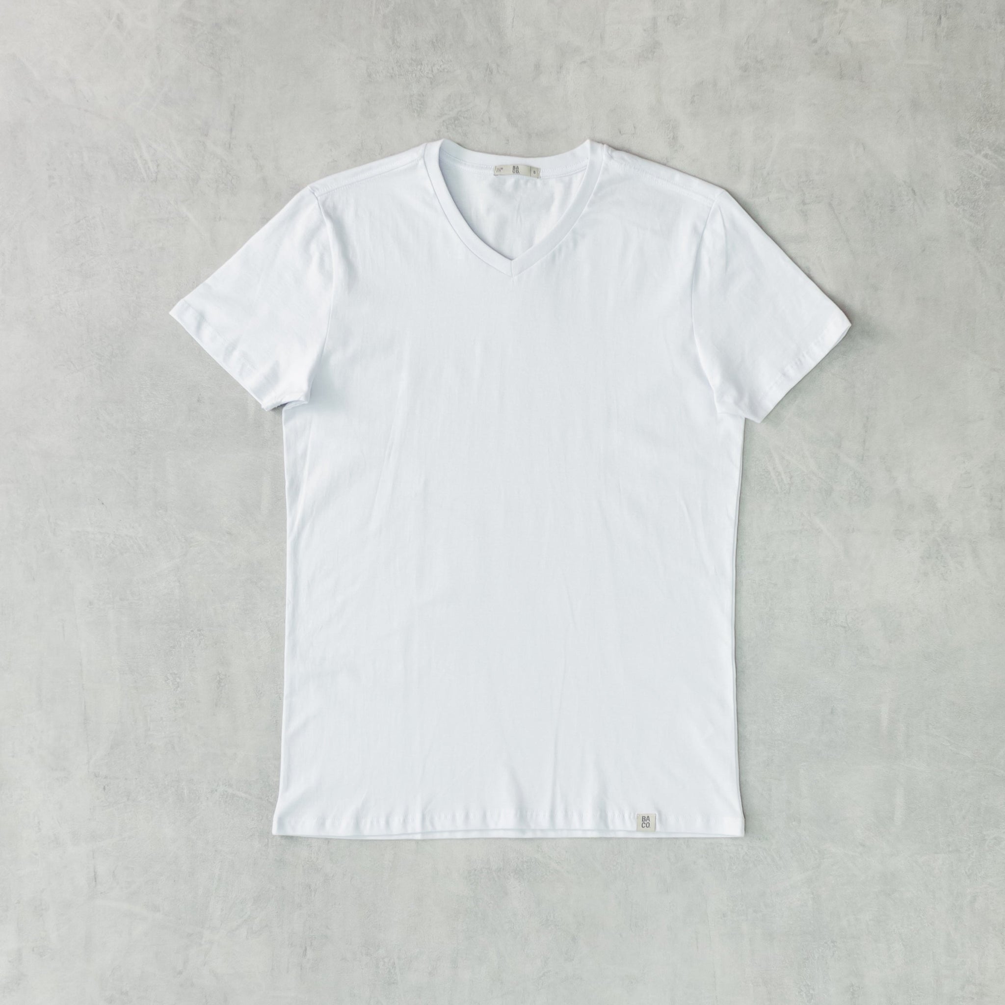 Remera Baco Básica Cuello V