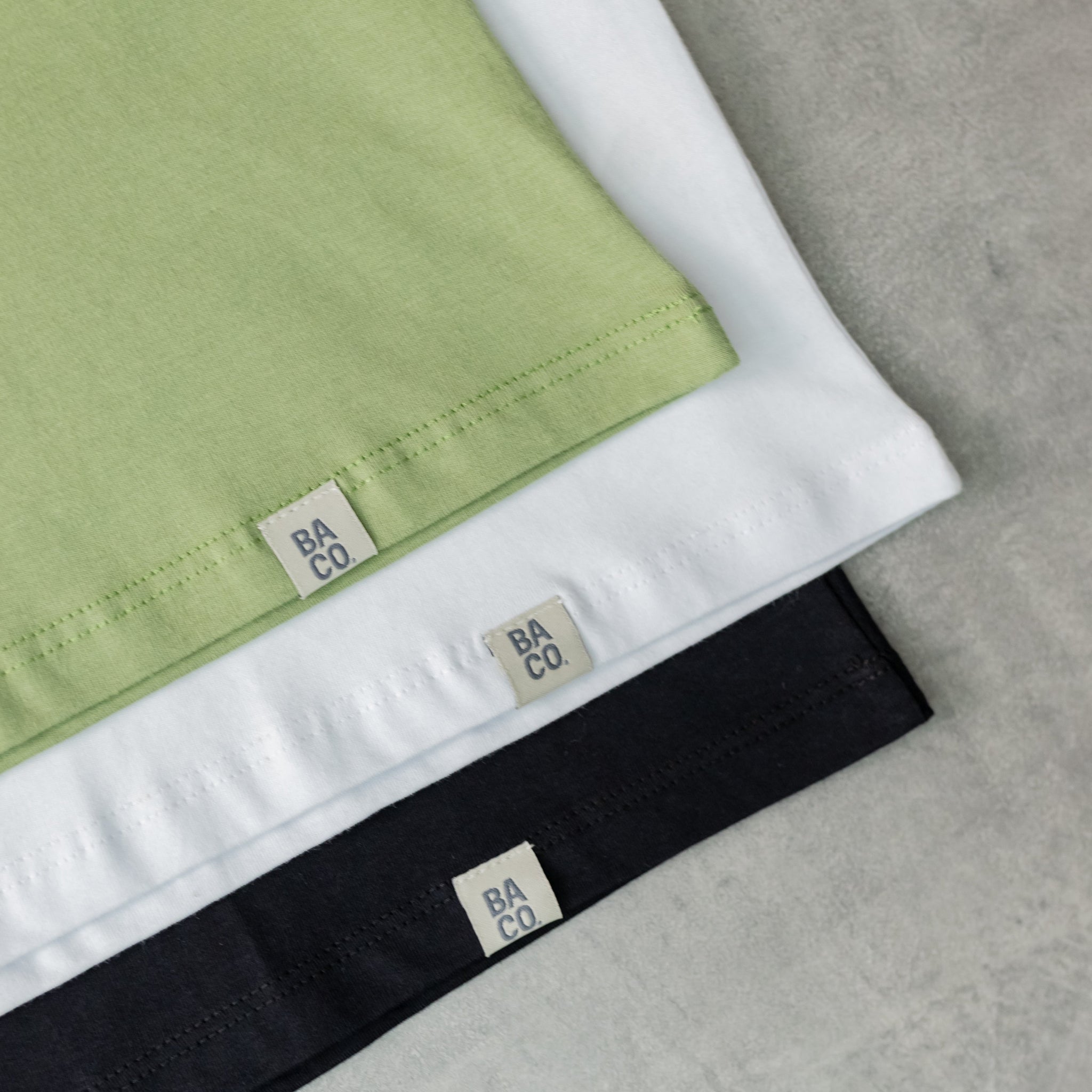 Remera Baco Básica Cuello V