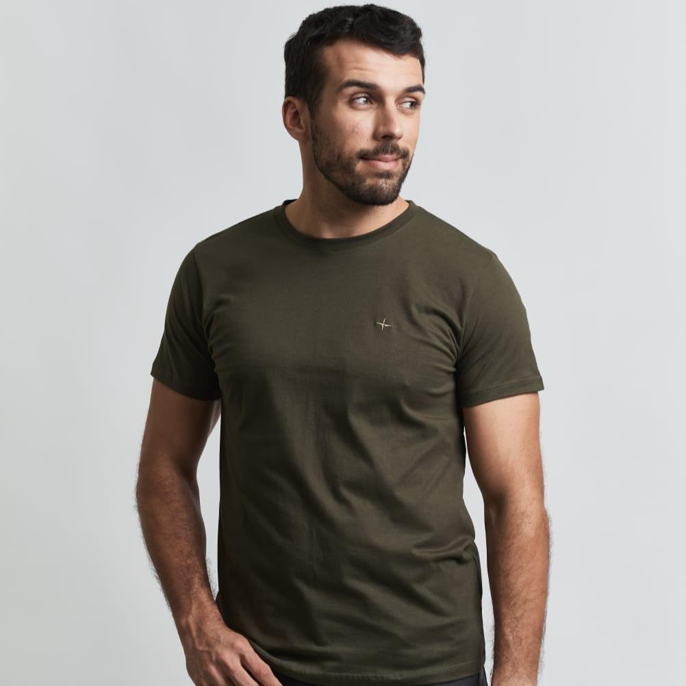 Remera Essential con bordado en pecho regular fit