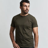 Remera Essential con bordado en pecho regular fit