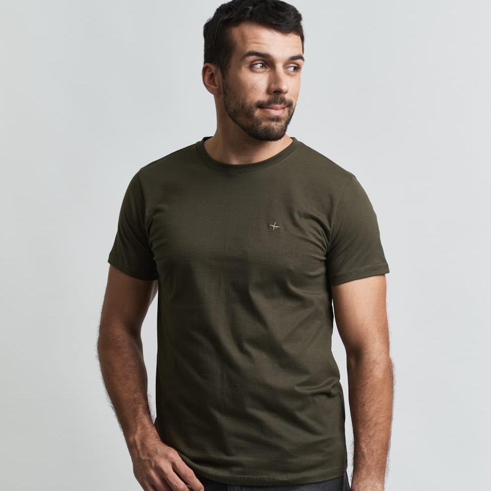Remera Essential con bordado en pecho regular fit