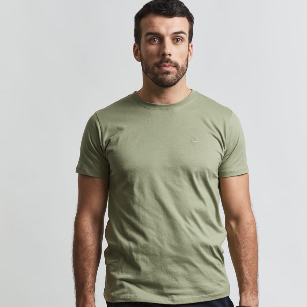 Remera Essential con bordado en pecho regular fit